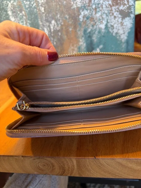 Miu Miu Patent Leather Bow Zip Around Wallet Project Piece - Picture 8 of 16